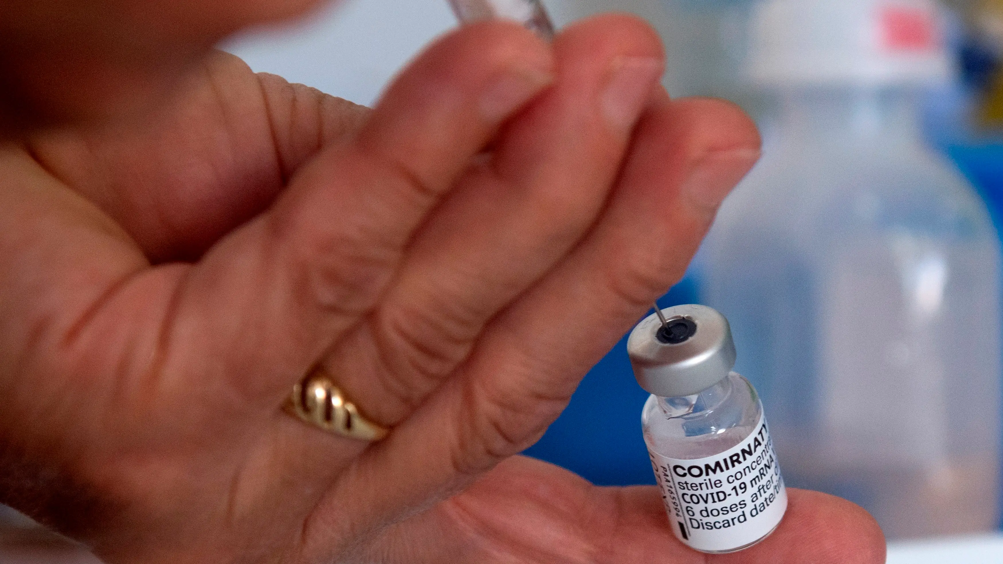 Estados Unidos confirma que administrará la tercera dosis de la vacuna COVID a personas de riesgo "razonablemente pronto" Estados Unidos confirma que administrará la tercera dosis de la vacuna COVID a personas de riesgo "razonablemente pronto"