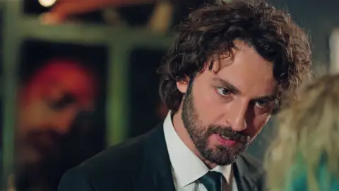 Han se impone al deseo de Inci: “No quiero que trabajes allí y se acabó” Han se impone al deseo de Inci: “No quiero que trabajes allí y se acabó”