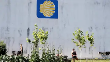 Medio centenar de peregrinos se ven forzados a abandonar el Camino de Santiago por contagio de la Covid-19 Medio centenar de peregrinos se ven forzados a abandonar el Camino de Santiago por contagio de la Covid-19