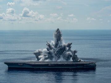 Explosión controlada del portaaviones USS Gerald R. Ford de la Marina de Estados Unidos 