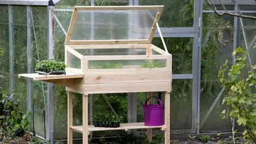 Lidl: Invernadero Dobar de madera para el jardín, terraza o balcón Lidl: Invernadero Dobar de madera para el jardín, terraza o balcón