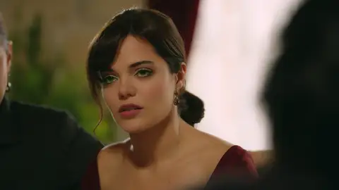 Züleyha y Yilmaz: cada vez más fríos y más distantes Los dos jóvenes vuelven a encontrarse, aunque sus miradas cada vez transmiten menos amor