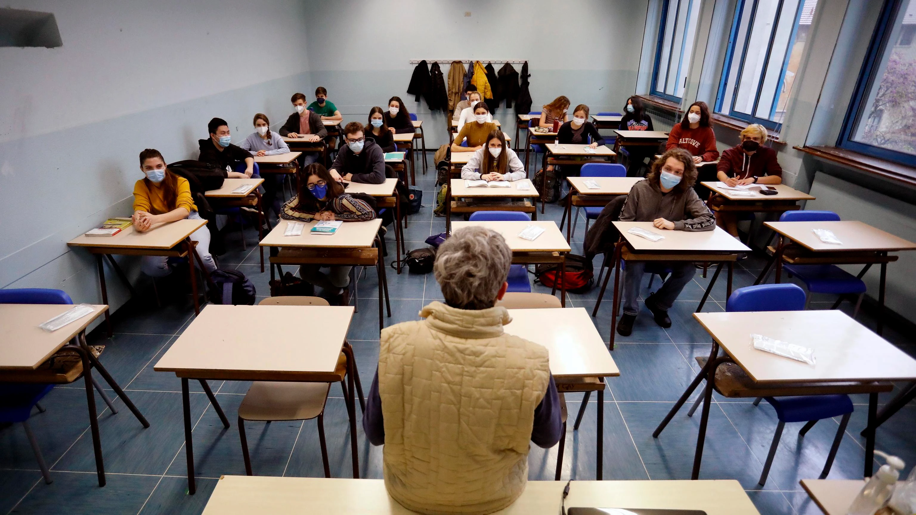Una profesora contagia a 18 alumnos tras dar clase sin mascarilla y sin haberse vacunado contra el COVID-19
