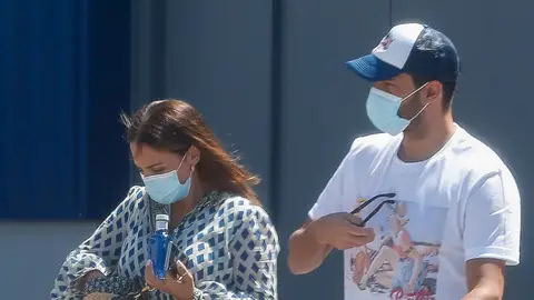 Paula Echevarría y Miguel Torres pillados haciendo unas compras en Oviedo