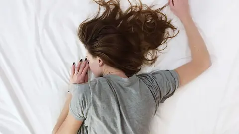 Cómo dormir en plena ola de calor (aire acondicionado no, ventilador sí) Cómo dormir en plena ola de calor (aire acondicionado no, ventilador sí)