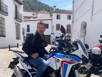 Antonio Banderas celebra su 61 cumpleaños anunciando el nuevo proyecto que desarrollará con su hija Stella Antonio Banderas celebra su 61 cumpleaños anunciando el nuevo proyecto que desarrollará con su hija Stella