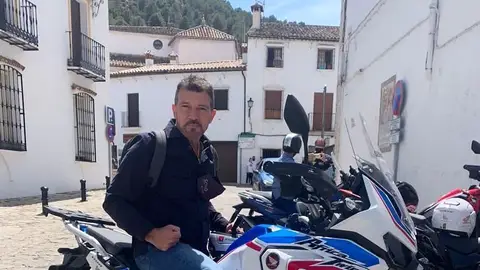 Antonio Banderas celebra su 61 cumpleaños anunciando el nuevo proyecto que desarrollará con su hija Stella Antonio Banderas celebra su 61 cumpleaños anunciando el nuevo proyecto que desarrollará con su hija Stella