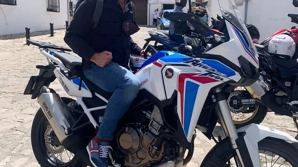 Antonio Banderas celebra su 61 cumpleaños anunciando el nuevo proyecto que desarrollará con su hija Stella Antonio Banderas celebra su 61 cumpleaños anunciando el nuevo proyecto que desarrollará con su hija Stella