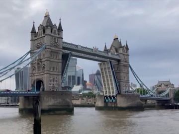 Un fallo técnico deja el Puente de la Torre de Londres e imposibilita el paso de vehículos y personas