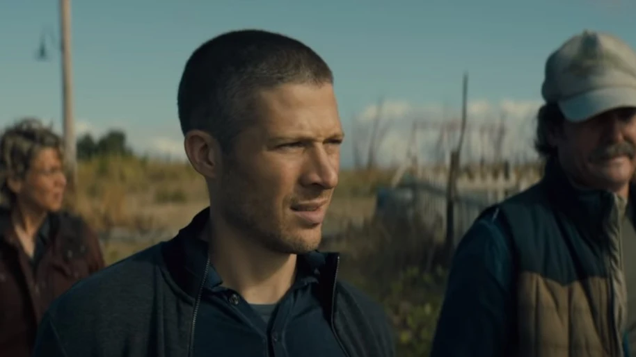 Zach Gilford en 'La maldición de Midnight Mass' Zach Gilford en 'La maldición de Midnight Mass'