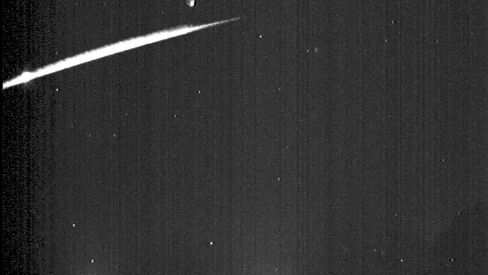 Bola de fuego grabada desde el Complejo Astronómico de La Hita (Toledo) Bola de fuego grabada desde el Complejo Astronómico de La Hita (Toledo)