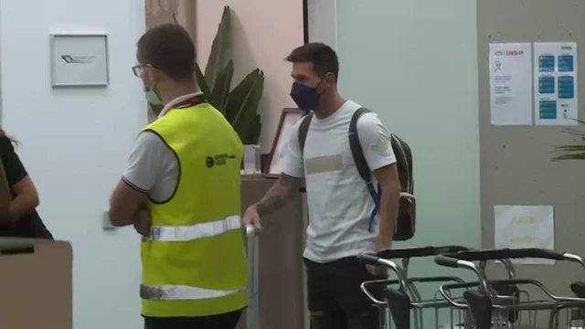 VÍDEO: Messi llega al aeropuerto del Prat para viajar a París tras fichar por el PSG VÍDEO: Messi llega al aeropuerto del Prat para viajar a París tras fichar por el PSG