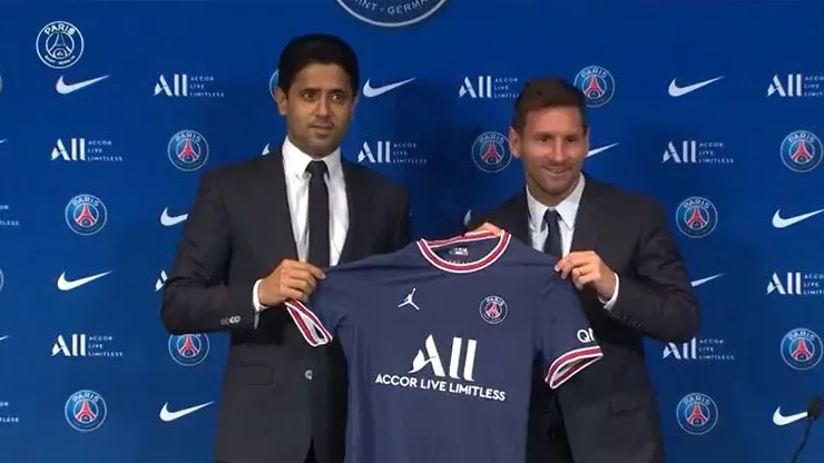 Messi posa con la nueva camiseta del PSG