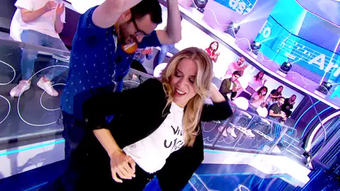 ¡Momentazo! Cristina Lasvignes se arranca a bailar con nuestro Marc Anthony en ‘La Pista’ ¡Momentazo! Cristina Lasvignes se arranca a bailar con nuestro Marc Anthony en ‘La Pista’
