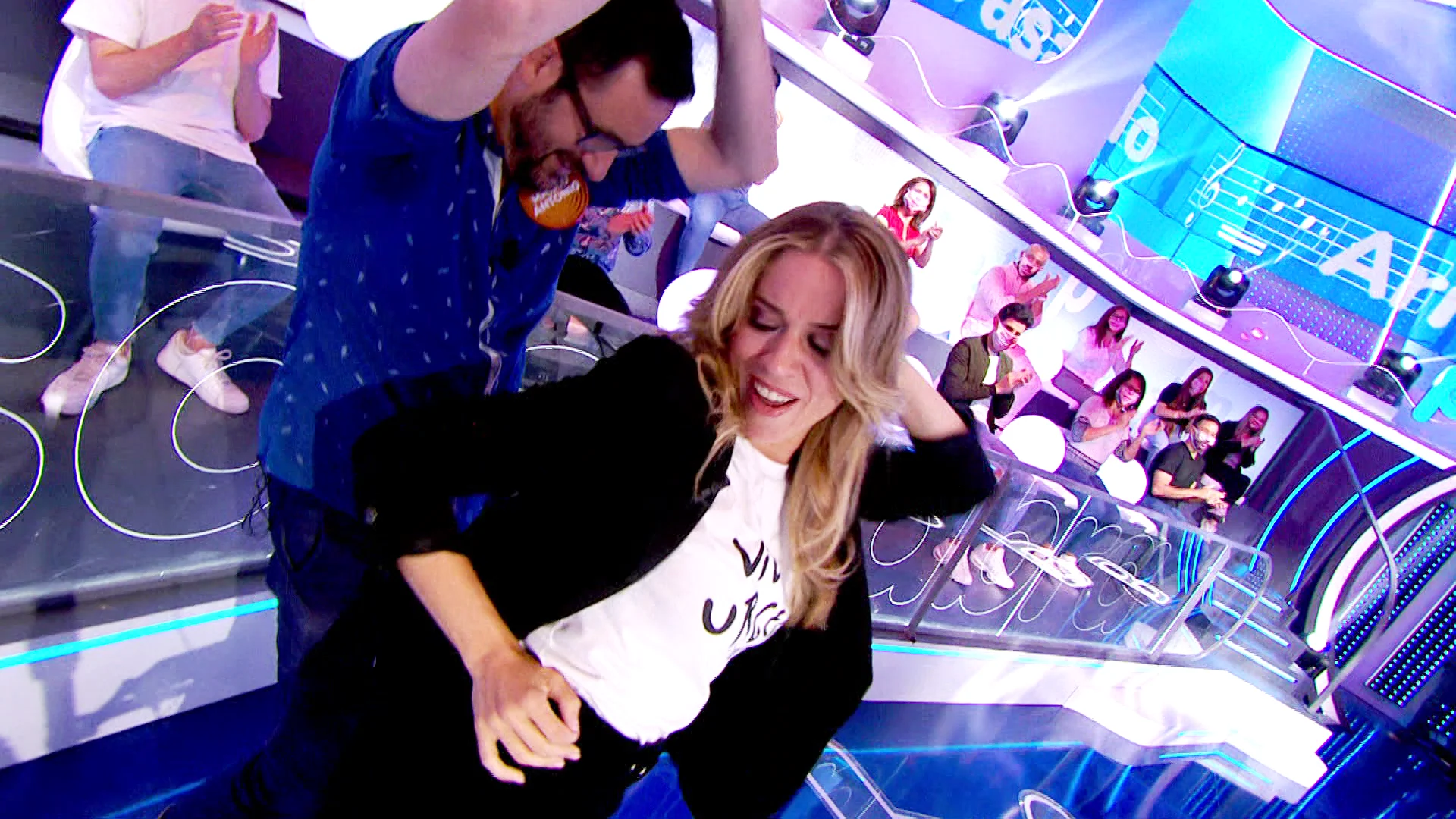 &iexcl;Momentazo! Cristina Lasvignes se arranca a bailar con nuestro Marc Anthony en &lsquo;La Pista&rsquo;