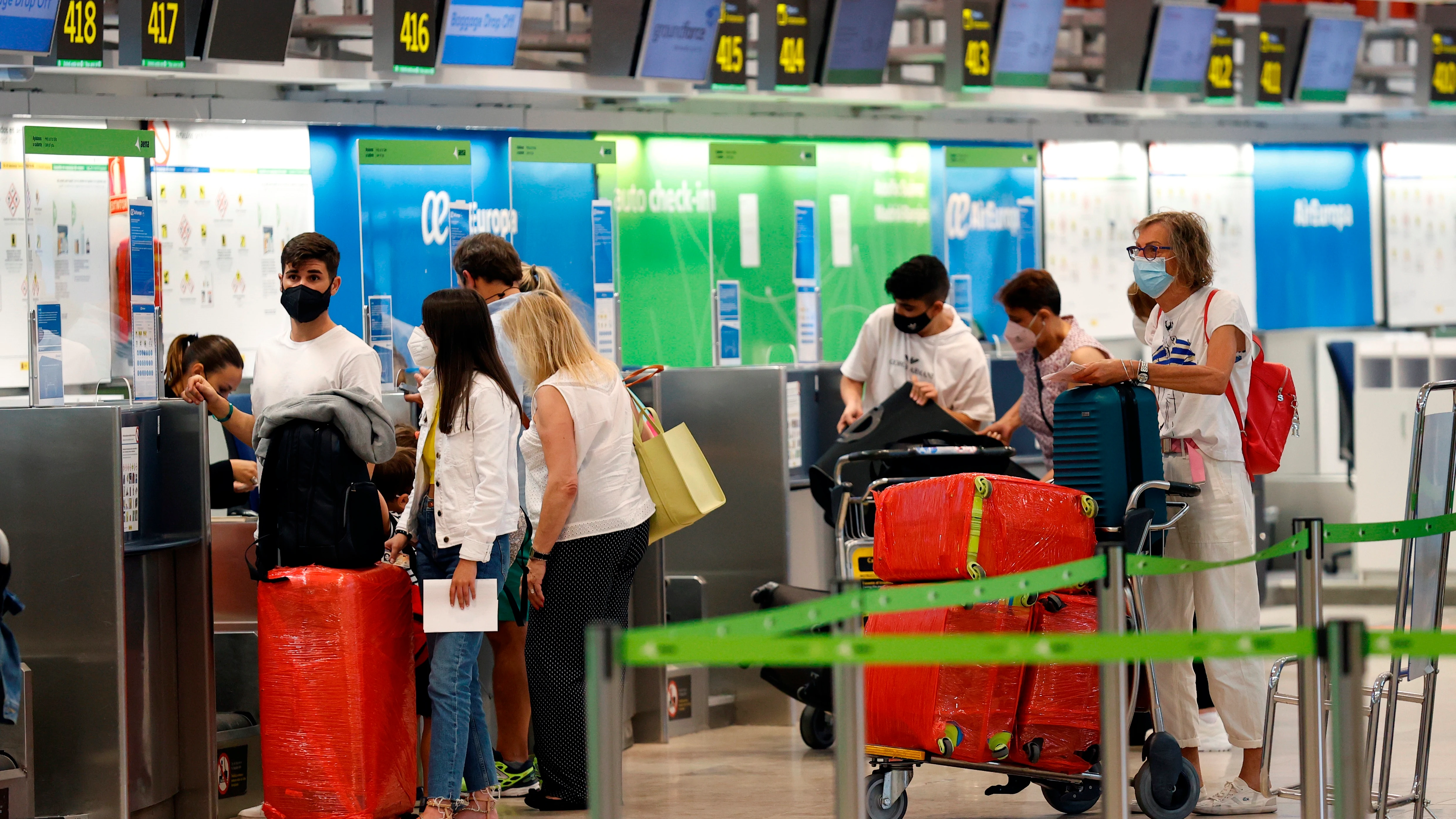 El turismo recupera poco a poco su actividad y en algunas zonas se supera hasta en un 70% los niveles de 2020 El turismo recupera poco a poco su actividad y en algunas zonas se supera hasta en un 70% los niveles de 2020