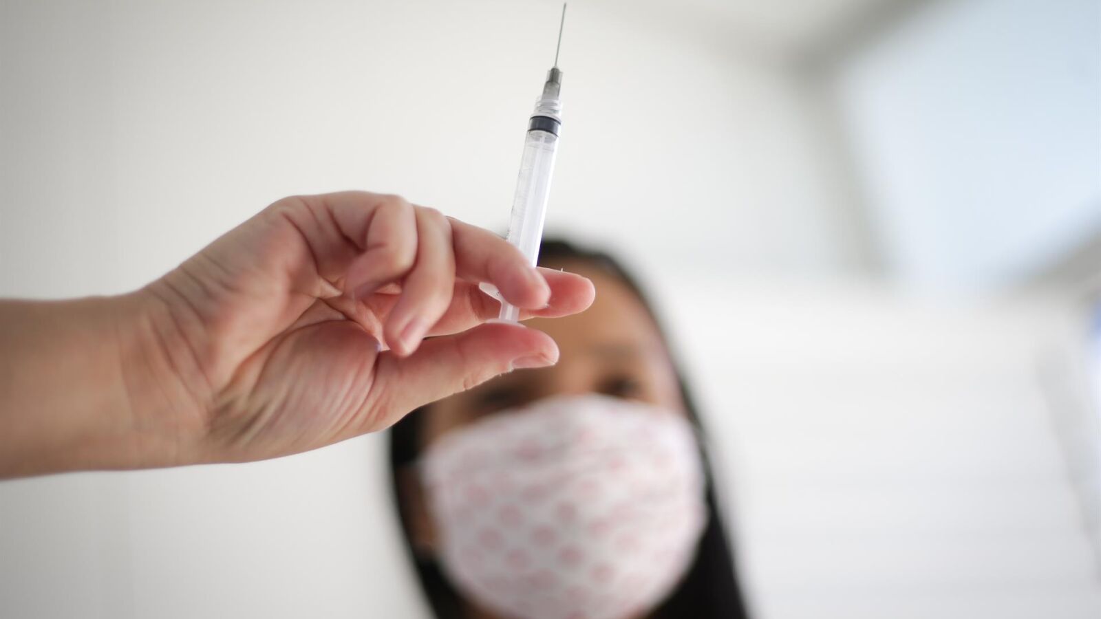 Alemania vacunará contra el coronavirus a 8.500 personas a las que una enfermera inyectó una solución salina