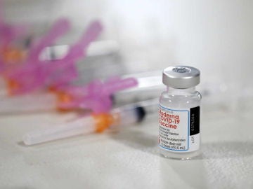 La EMA detecta 3 nuevos posibles efectos secundarios de las vacunas de Pfizer y de Moderna 
