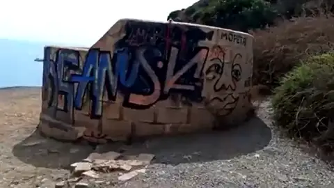 Buscan al autor de un grafiti en una cala de Murcia Buscan al autor de un grafiti en una cala de Murcia