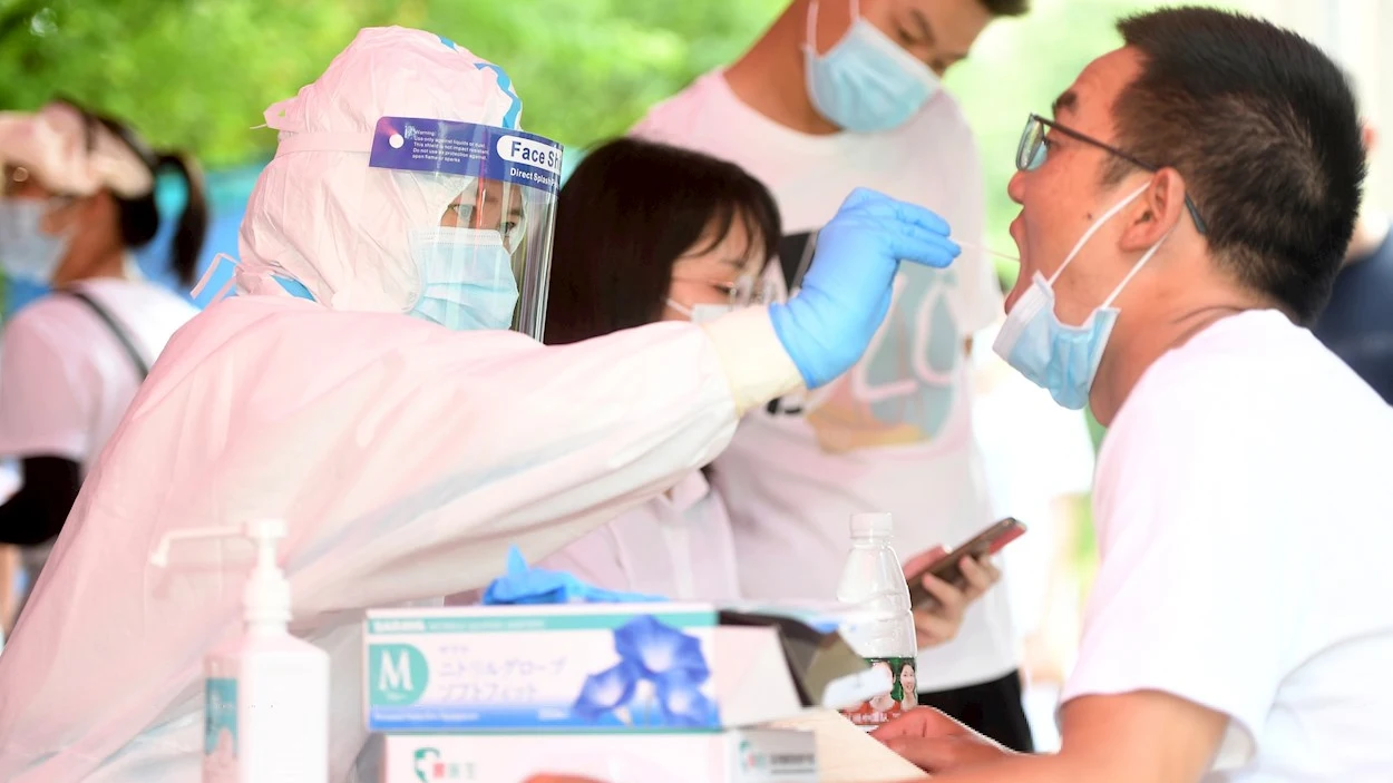 Los signos de que la quinta ola de coronavirus se debilita Los signos de que la quinta ola de coronavirus se debilita