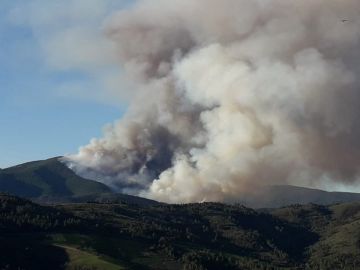Un incendio forestal en Rubiá, Ourense, calcina al menos 90 hectáreas