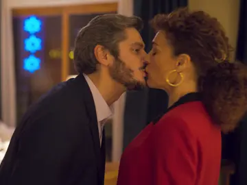 ¡Va con todo! Xabier se lanza a una noche de pasión para sorpresa de María ¡Va con todo! Xabier se lanza a una noche de pasión para sorpresa de María