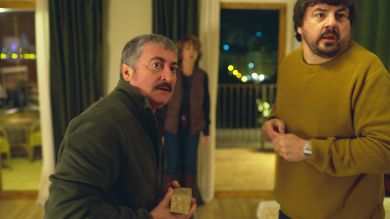 ¡Sorpresa! Patxi, Korta y Bego encuentran su primer encargo debajo de la cama