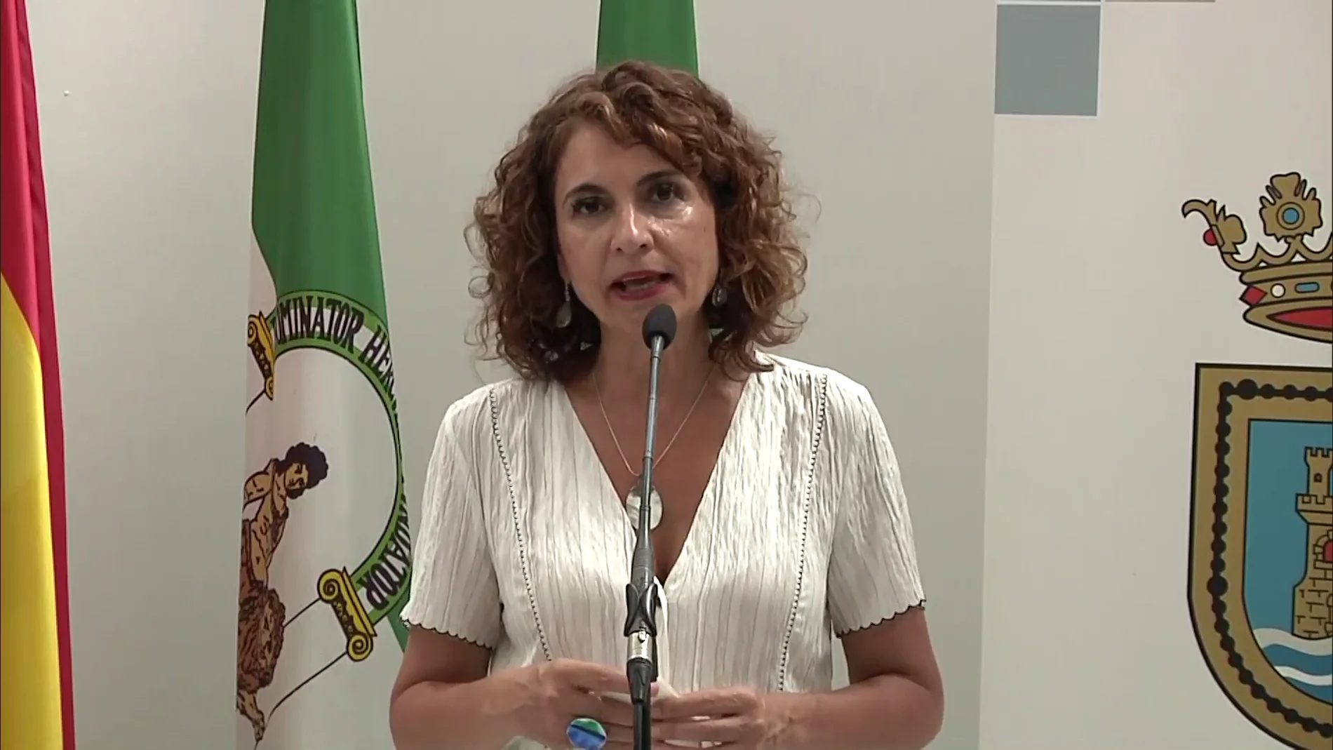 La ministra de Hacienda, María Jesús Montero, reconoce que bajar el IVA de la luz &quot;no es suficiente&quot; para abaratar el precio