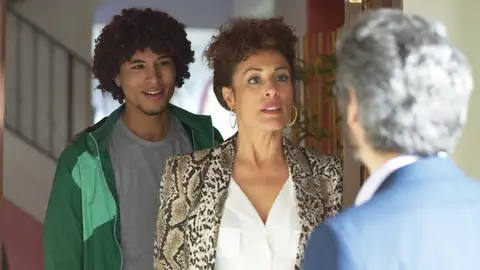 Xabi aparece por sorpresa en casa de María Miranda para conocer a su hijo Xabi aparece por sorpresa en casa de María Miranda para conocer a su hijo