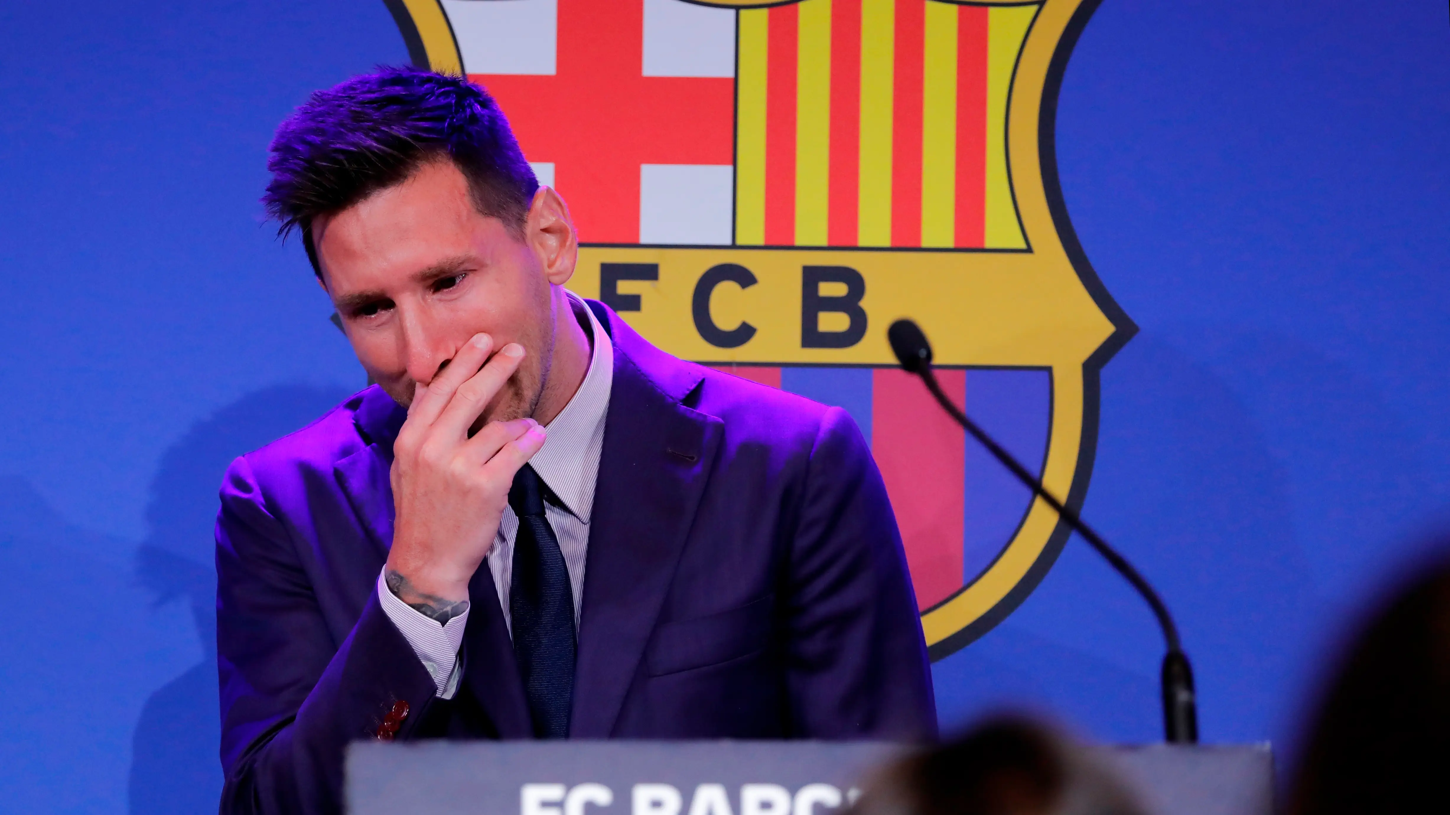Messi cuenta cómo se sintió tras su salida del Barça: "Lloramos, nos amargamos y nos preparamos para contárselo a los nenes" Messi cuenta cómo se sintió tras su salida del Barça: "Lloramos, nos amargamos y nos preparamos para contárselo a los nenes"