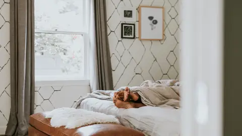 Pareja en el dormitorio Pareja en el dormitorio