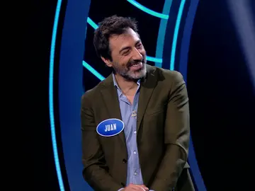 La ‘pullita’ de Juan del Val a Nuria Roca en ‘Family Feud’: “Qué bien presentas, cariño” La ‘pullita’ de Juan del Val a Nuria Roca en ‘Family Feud’: “Qué bien presentas, cariño”