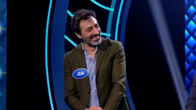 La ‘pullita’ de Juan del Val a Nuria Roca en ‘Family Feud’: “Qué bien presentas, cariño”