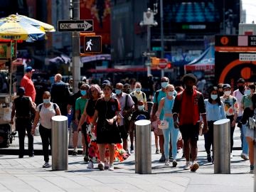 Personas en Times Square en Nueva York, Estados Unidos