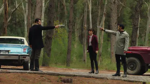 Demir o Yilmaz: ¿A quién elegirá Züleyha? El enfrentamiento a punta de pistola entre los dos hombres, tensa la situación