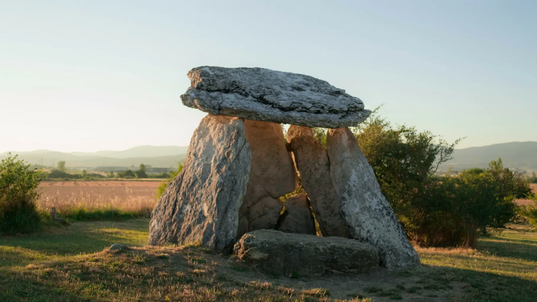 La ola de calor en Extremadura saca a la luz el 'Stonehenge español' La ola de calor en Extremadura saca a la luz el 'Stonehenge español'