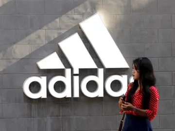 Adidas vende Reebok por 2.100 millones de euros a la empresa Authentic Brands Group Adidas vende Reebok por 2.100 millones de euros a la empresa Authentic Brands Group