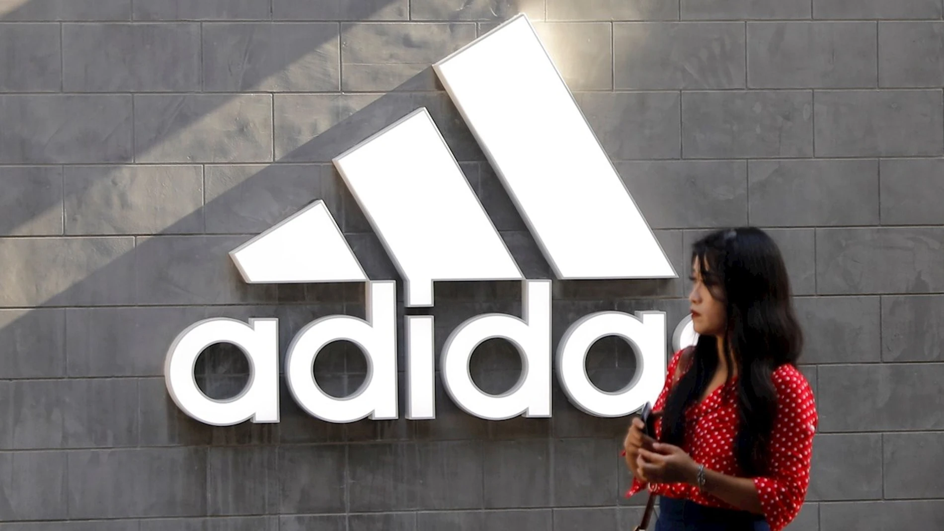 Oswald Intentar élite Adidas vende Reebok por 2.100 millones de euros a la empresa Authentic  Brands Group