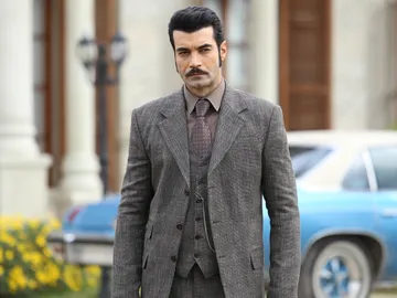 Conoce a Murat Ünalmiş, uno de los protagonistas de ‘Tierra Amarga’ Conoce a Murat Ünalmiş, uno de los protagonistas de ‘Tierra Amarga’