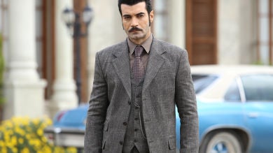 Conoce a Murat Ünalmiş, uno de los protagonistas de ‘Tierra Amarga’ 