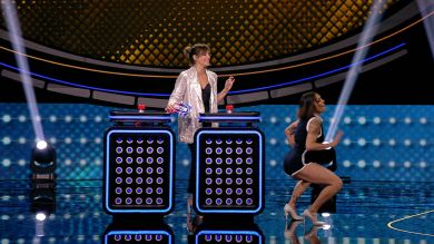 Lorena Castell se desata y mueve el ‘melocotón’ en ‘Family Feud’