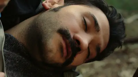 Yilmaz, entre la vida y la muerte después de sufrir un accidente Encuentran al joven herido dentro de su coche