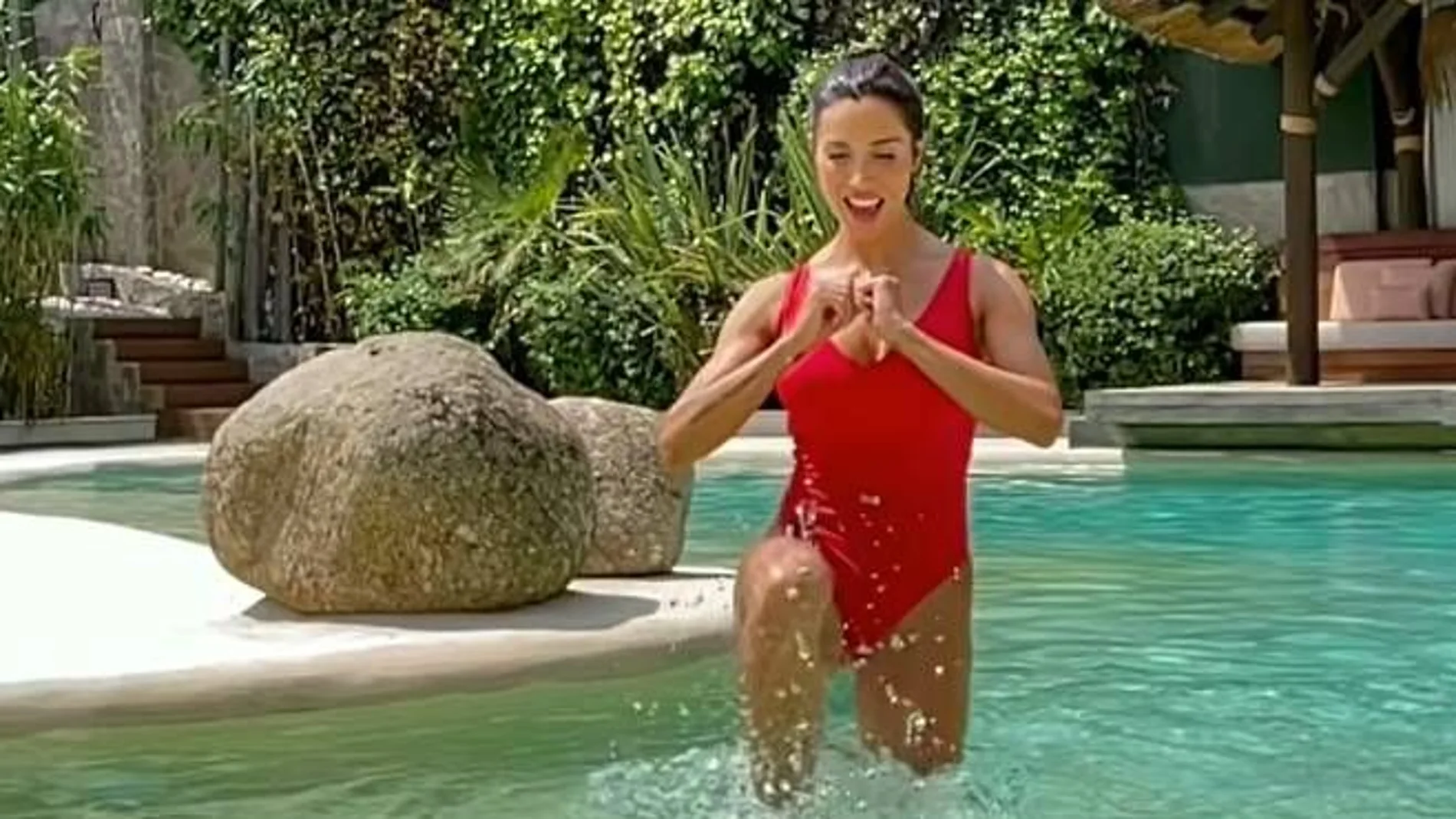 Pilar Rubio sorprende con un entrenamiento en bañador en la piscina