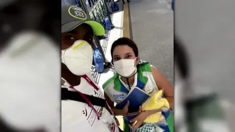 Hansle Parchment ganó el oro en los Juegos gracias a una voluntaria que le pagó el taxi: "Fuiste fundamental" Hansle Parchment ganó el oro en los Juegos gracias a una voluntaria que le pagó el taxi: "Fuiste fundamental"