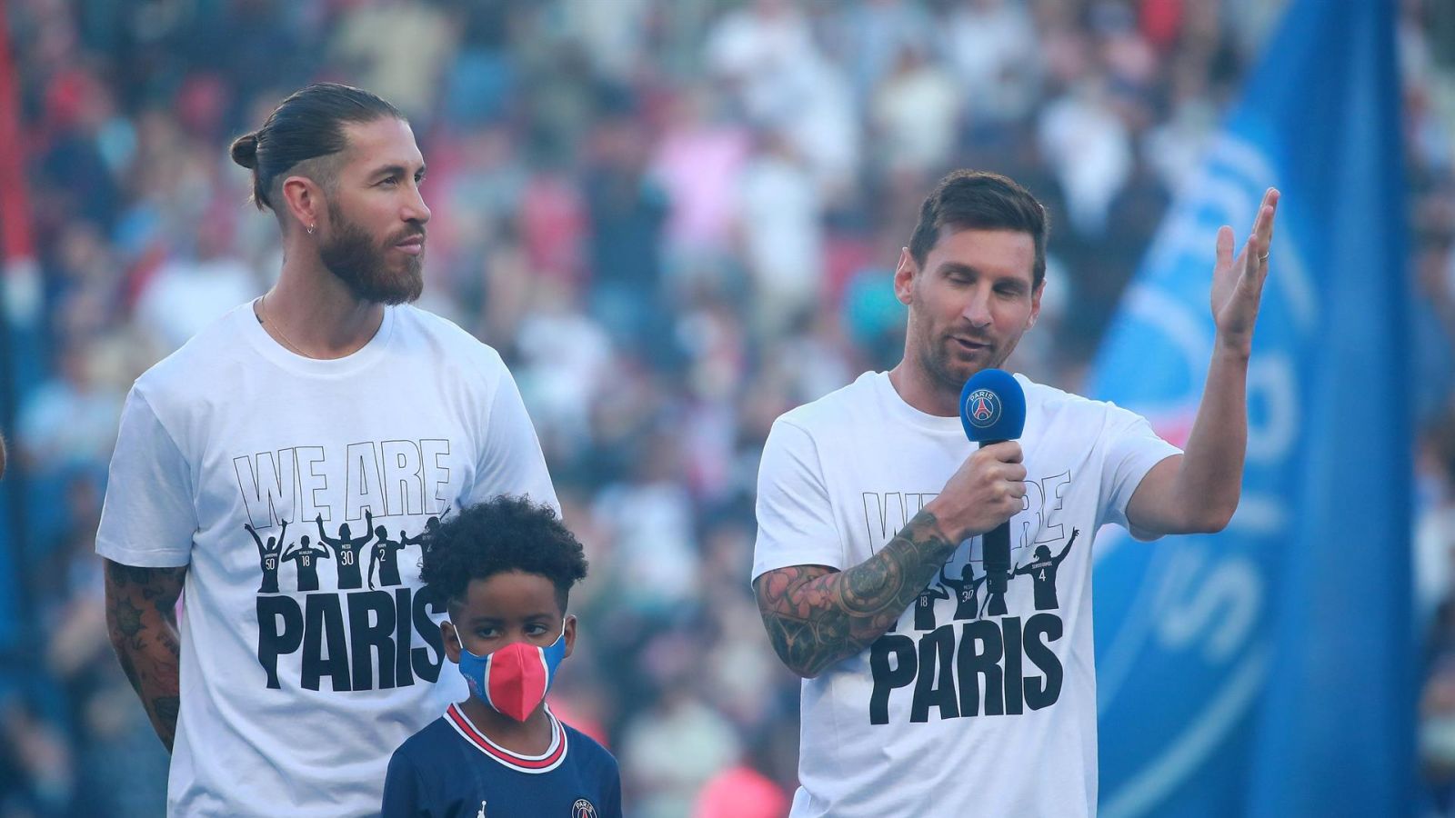 Mbappé, pitado por una afición del PSG que enloquece con Leo Messi y Sergio Ramos en el Parque de los Príncipes