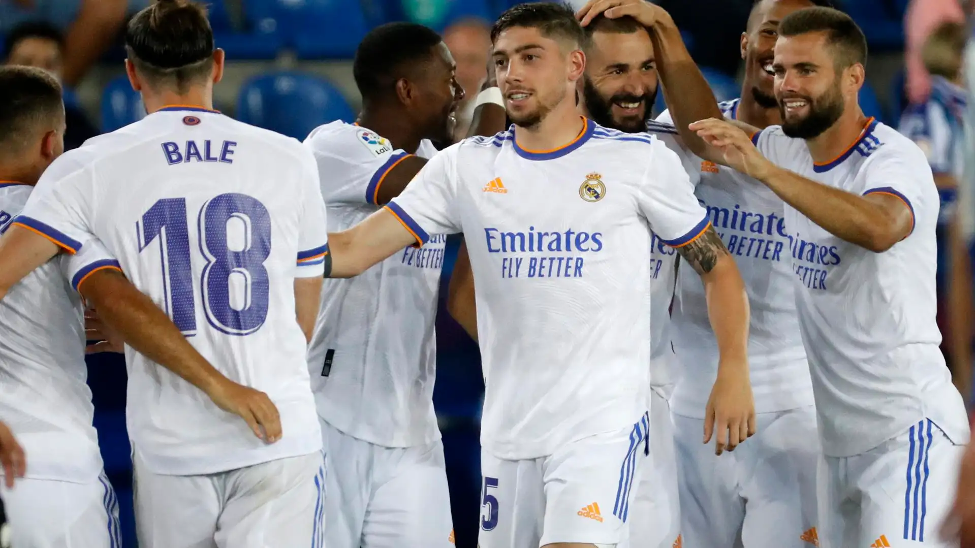 Benzema lidera al Real Madrid en su debut liguero con victoria ante el Alavés Benzema lidera al Real Madrid en su debut liguero con victoria ante el Alavés