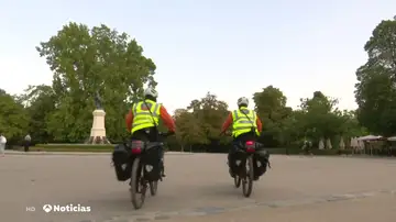 Así trabaja la patrulla del Samur para atender emergencias en plena ola de calor en lugares donde la ambulancia no llega Así trabaja la patrulla del Samur para atender emergencias en plena ola de calor en lugares donde la ambulancia no llega