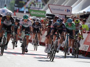 Jasper Philipsen gana el primer sprint de la Vuelta a España y Roglic sigue líder 