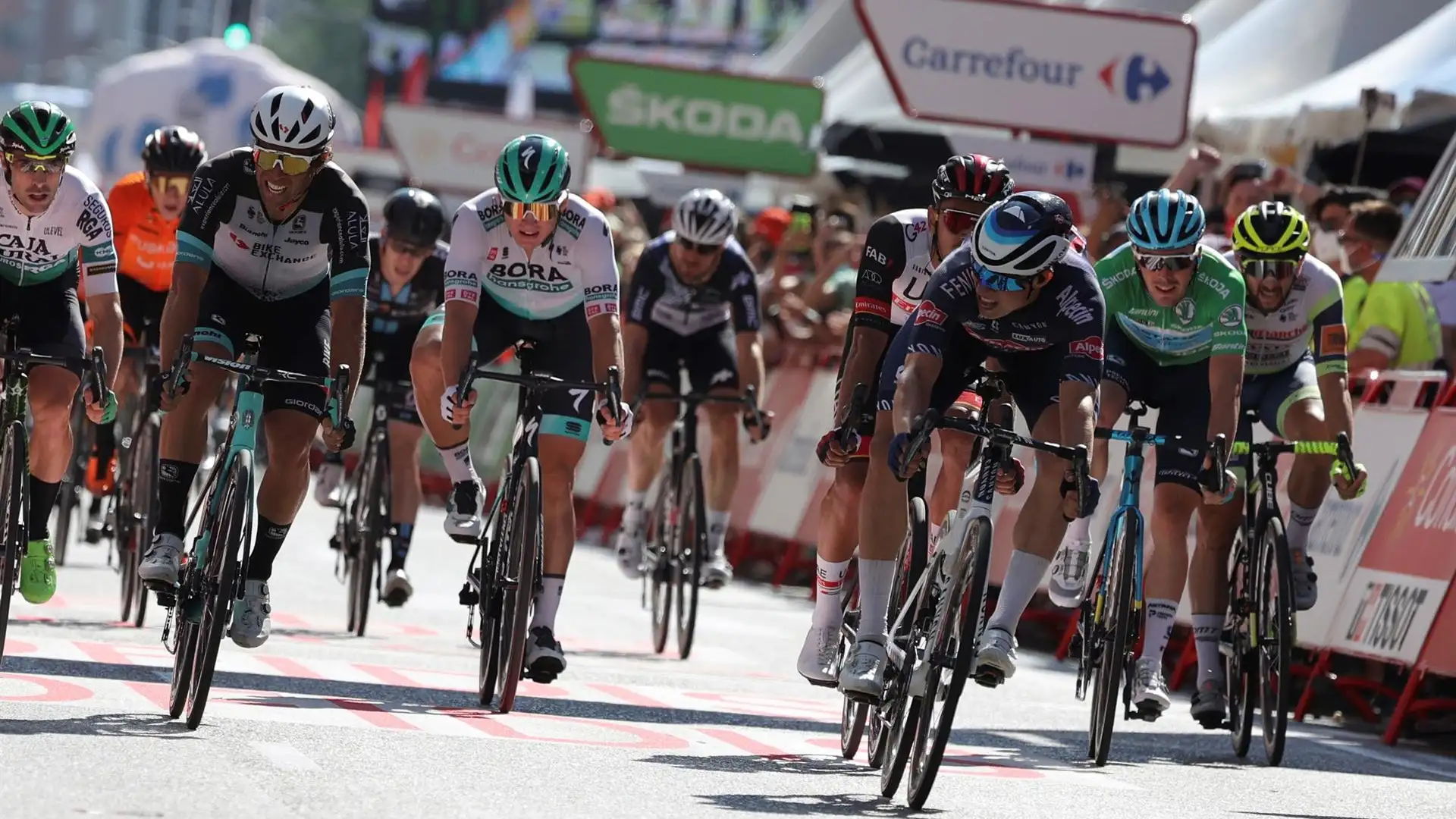 Jasper Philipsen gana el primer sprint de la Vuelta a España y Roglic sigue líder Jasper Philipsen gana el primer sprint de la Vuelta a España y Roglic sigue líder
