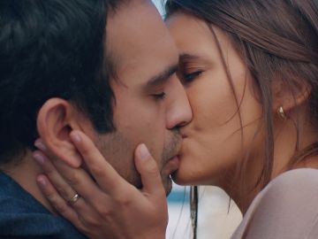 Demir y Candan: El beso más esperado, en el momento más amargo